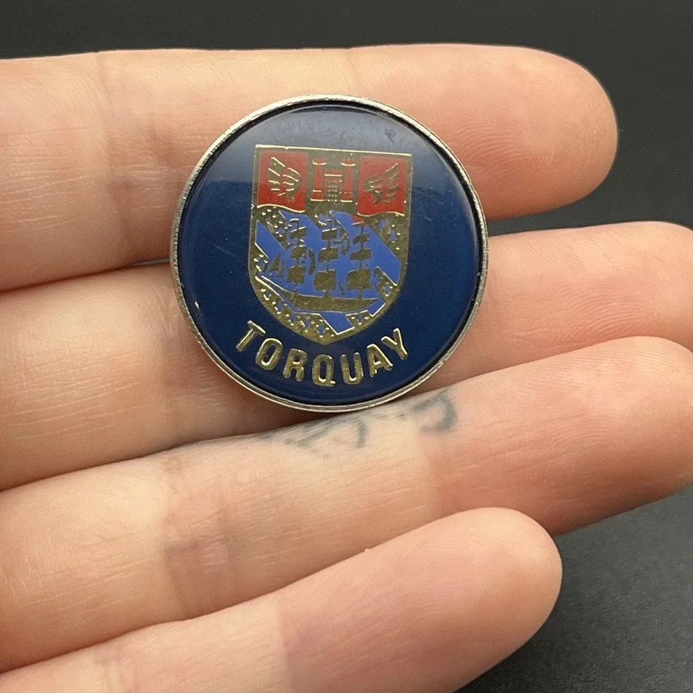 Torquay Devon England Coat Of Arms Lapel‎ Hat Pin